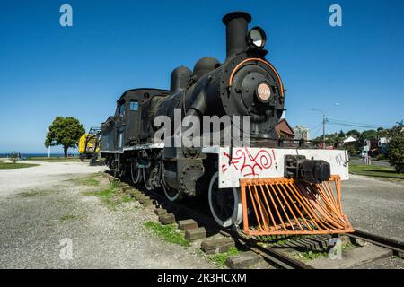 antigua locomotora, Costanera, Puerto Montt , provincia de Llanquihue, región de Los Lagos.Patagonia, República de Chile,América del Sur. Stock Photo