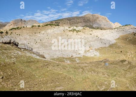 Alto de Budogia (2367 mts), Mesa de los Tres Reyes (2448 mts),Hoya de la Solana, Parque natural de los Valles Occidentales, Huesca, cordillera de los pirineos, Spain, Europe. Stock Photo