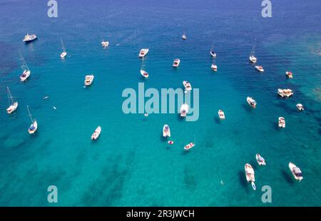 embarcaciones de recreo, playa de es Coll Baix, Alcudia, Mallorca, balearic islands, Spain. Stock Photo