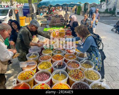 France, Orange - diferent kinds of olives for sale by an Algerian market merchant on the thursday market of the city. Stock Photo