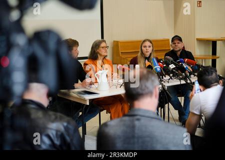 From right, Steve Rauhut, Aimee van Baalen, Marion Fabian and Joel ...