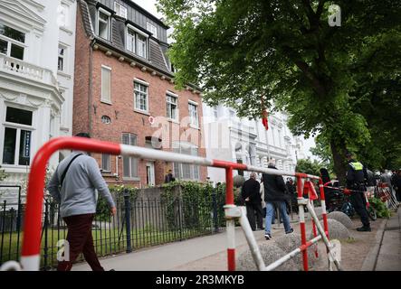 Hamburg, Germany. 24th May, 2023. Turks eligible to vote go to the Turkish Consulate General to cast their vote for the runoff election. The race for Turkey's presidency between incumbent Erdogan and his challenger Kilicdaroglu goes to a runoff on May 28, 2023. Credit: Christian Charisius/dpa/Alamy Live News Stock Photo