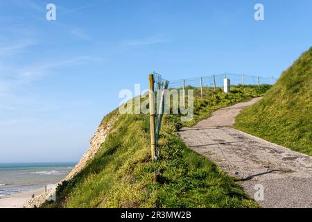 The pebble beach and the cliffs at Saint-Pierre-En-Port | La plage de ...