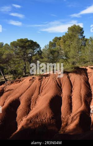 Eroded Ochre Clay Formations in the Canyon des Terres Rouges on the south-east of the Mont Sainte Victoire Mountain near Aix-en-Provence Provence Stock Photo