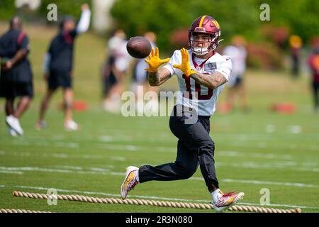 Washington Commanders defensive end K.J. Henry (55) works during an NFL  football practice at the team's training facility, Wednesday, May 24, 2023  in Ashburn, Va. (AP Photo/Alex Brandon Stock Photo - Alamy