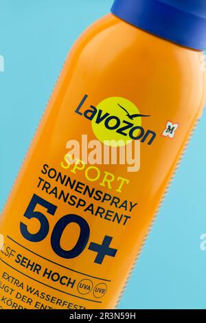 Sonnenschutz von Lavozon Sensitiv Spray LSF 50 Stock Photo