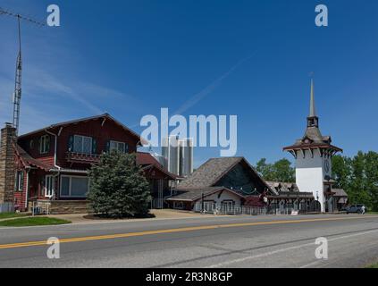 Broad Run Cheesehouse and Swiss Heritage Winery Shops in Amish country near  Dover Ohio Swiss architecture Stock Photo - Alamy