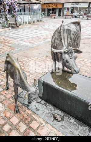 'La Vaque dé Jèrri' , a wonderful sculpture of the famous Jersey Cows, given pride of place at West's Centre, St Helier. Stock Photo