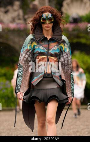 Discover Louis Vuitton's Cruise 2024 fashion show at Isola Bella