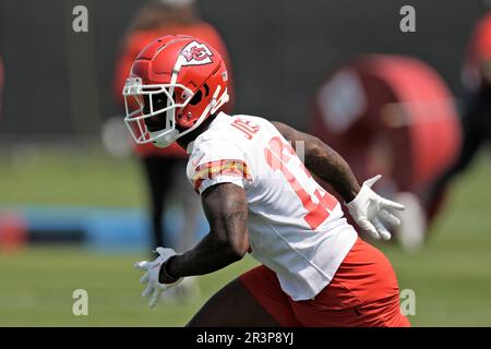 Kansas City Chiefs cornerback Trent McDuffie (21) against the Los Angeles  Chargers in an NFL football game, Sunday, Nov. 20, 2022, in Inglewood,  Calif. Chiefs won 30-27. (AP Photo/Jeff Lewis Stock Photo - Alamy