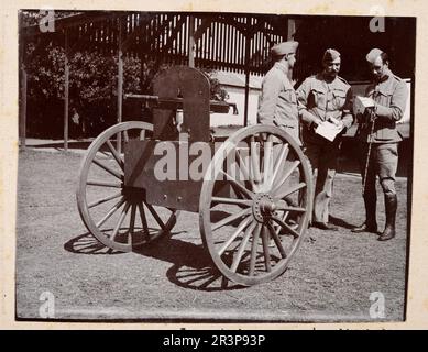 British officers standing by a M1895 Colt–Browning machine gun, during the Second Boer War, South Africa, British Military History 1900, Vintage photograph, Sir Charles Ross, Lord Athlumney, Lieutenant Mitchell Stock Photo