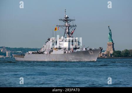 New York, New York, USA. 24th May, 2023. Fleet Week NYC 2023 Parade of Ships kicks off on the Hudson River as naval vessels from the US, UK, Canada and Italy along with thousands of sailors, coast guard and marines. The week long annual celebration of events and performances with men and women in white all over city streets is a welcome sight for New Yorkers. The guided missile frigate USS Cole passes the Statue of Liberty. (Credit Image: © Milo Hess/ZUMA Press Wire) EDITORIAL USAGE ONLY! Not for Commercial USAGE! Stock Photo