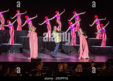 Geschwister Pfister in All-Singing, All-Dancing Yiddish Revue von Barrie Kosky Stock Photo