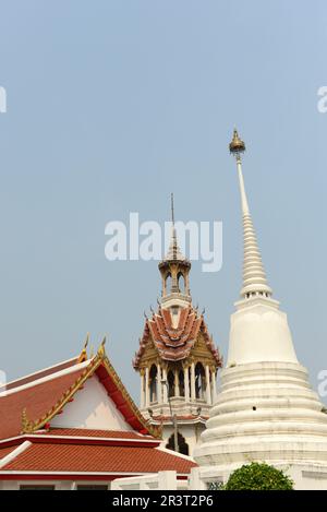 Wat Chana Songkram opposite the  Khaosan Road in Bang Lamphu, Bangkok, Thailand. Stock Photo
