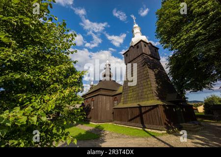 iglesia de San Miguel Arcángel, Brunary, siglo XVII. Patrimonio de la humanidad,construida integramente con madera, , voivodato de la Pequeña Polonia, Cárpatos, Polonia, europe. Stock Photo