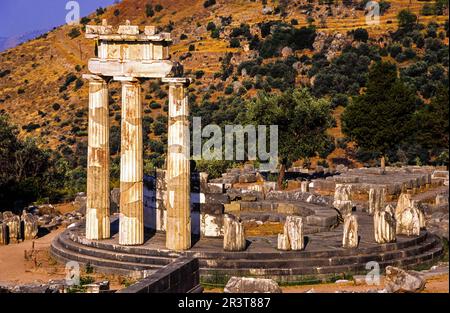 Santuario de Apolo en las laderas del monte Parnaso. Delfos. Sterea Ellada.Grecia. Stock Photo