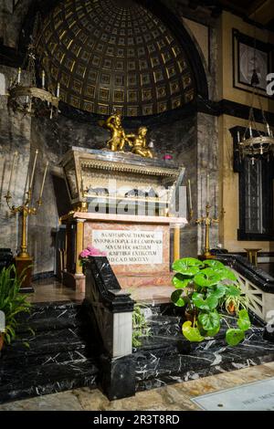 panteon de Santa Catalina Thomas (Valldemossa, 1533 , Palma, 1574), iglesia de Santa Magdalena,fundada en el siglo XIV y reconstruida en 1740, Palma, Mallorca, islas baleares, Spain. Stock Photo