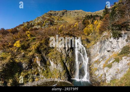 cascada del Saut deth Pish, valle de Varradós, Aran, Lerida, cordillera de los Pirineos, Spain, europe. Stock Photo