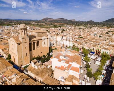 vista aerea del pueblo de Llucmajor y la iglesia parroquial de Sant Miquel y plaza dEspanya, , Llucmajor, Mallorca, balearic islands, spain, europe. Stock Photo