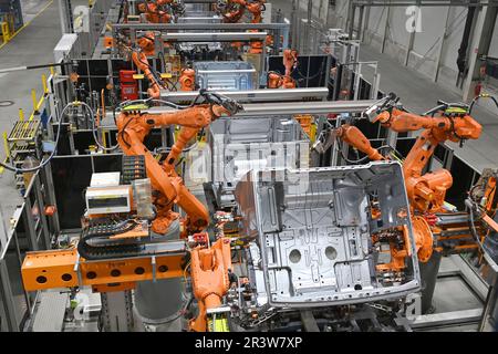 Munich, Deutschland. 25th May, 2023. First quarter of 2023-German economy slips into recession ARCHIVE PHOTO: Truck production at MAN restarts. Production stood still for six weeks due to delivery failures due to the Ukraine war. Soldering, welding the driver's cab. Manufacturing, assembly line, robot robotics, ABB, Leoni. Trucks, automotive industry, car, car brand, car production, body construction, body, car construction, assembly line production, production, manufacturing, assembly line, in the MAN plant in Munich on April 25th, 2022? Credit: dpa/Alamy Live News Stock Photo