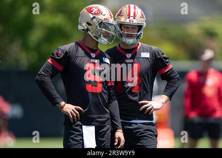 San Francisco 49ers' T.Y. McGill, middle, takes part in drills during the  NFL team's football training camp in Santa Clara, Calif., Wednesday, July  26, 2023. (AP Photo/Jeff Chiu Stock Photo - Alamy