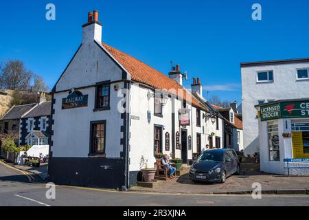 The Railway Inn on Station Wynd in the Scottish coastal town of Lower Largo in Fife, Scotland, UK Stock Photo