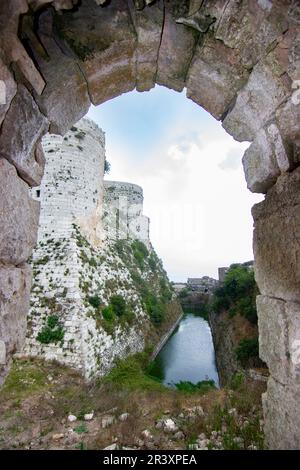 Krak (Crac) des Chevaliers, also called (Castle of the Kurds), and formerly Crac de l'Ospital, is a Crusader castle in Syria and one of the most impo Stock Photo