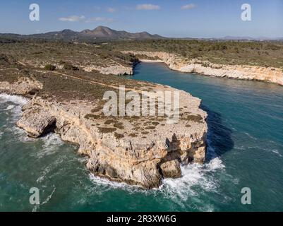 Cala Virgili, Cala pilota y Cala Magraner con muntanya Grossa al fondo, Manacor, Mallorca, Balearic Islands, Spain. Stock Photo