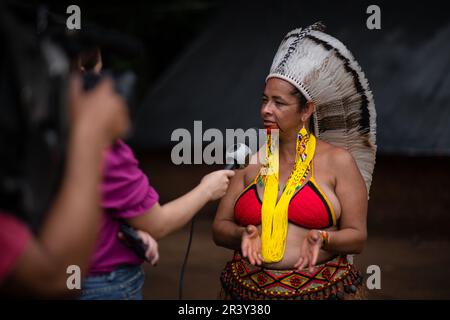 Chief Ãngohó Pataxó, an indigenous community leader make speeches during the celebrations of the Indigenous Peoples Day, at the Aldeia Katurãma. Stock Photo