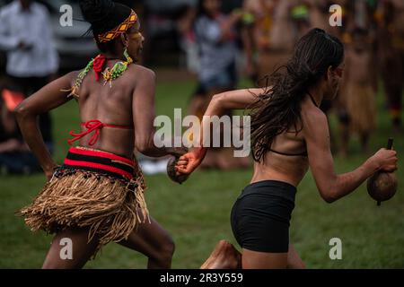 April 19, 2023, SÃ£o José de Bicas, Minas Gerais, Brazil: Indigenous women wearing traditional outfits and ornaments during games at the celebrations of the Indigenous People's Day, at the Aldeia KaturÃ£ma. (Credit Image: © Ivan Abreu/SOPA Images via ZUMA Press Wire) EDITORIAL USAGE ONLY! Not for Commercial USAGE! Stock Photo