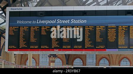Welcome to Liverpool Street Station, concourse , London, England, UK,  EC2M 7PY - electronic mainline departures board Stock Photo
