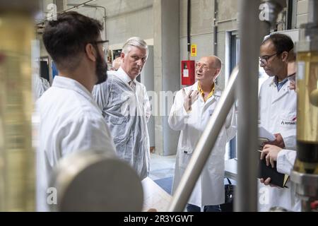 Seneffe, Belgium. 25th May, 2023. King Philippe - Filip of Belgium (2L) pictured during a royal visit to the Aptaskil bio-pharmaceutical training center in Seneffe on Thursday 25 May 2023. BELGA PHOTO NICOLAS MAETERLINCK Credit: Belga News Agency/Alamy Live News