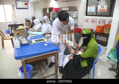 dhaka, Bangladesh. 09may, 2022. Peoples suffering from diarrhea lie at ...