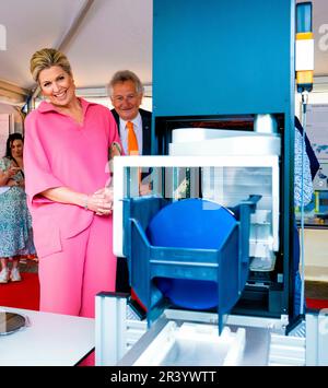 Nijmegen, Niederlande. 25th May, 2023. Queen Maxima of The Netherlands at the NXP Semiconductors in Nijmegen, on May 25, 2023, for a visit, NXP Semiconductors emerged from Philips in 2006 and has since grown into a chipmaker with a turnover of more than ? 12 billion and more than 34,000 employees, The company is the winner of the Koning Willem I Award Credit: Albert Nieboer/Netherlands OUT/Point De Vue OUT/dpa/Alamy Live News Stock Photo