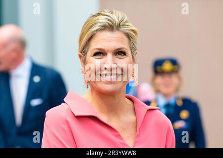 Nijmegen, Niederlande. 25th May, 2023. Queen Maxima of The Netherlands leaves at the NXP Semiconductors in Nijmegen, on May 25, 2023, after a visit, NXP Semiconductors emerged from Philips in 2006 and has since grown into a chipmaker with a turnover of more than ? 12 billion and more than 34,000 employees, The company is the winner of the Koning Willem I Award Credit: Albert Nieboer/Netherlands OUT/Point De Vue OUT/dpa/Alamy Live News Stock Photo