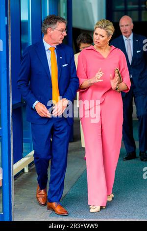 Nijmegen, Niederlande. 25th May, 2023. Queen Maxima of The Netherlands leaves at the NXP Semiconductors in Nijmegen, on May 25, 2023, after a visit, NXP Semiconductors emerged from Philips in 2006 and has since grown into a chipmaker with a turnover of more than ? 12 billion and more than 34,000 employees, The company is the winner of the Koning Willem I Award Credit: Albert Nieboer/Netherlands OUT/Point De Vue OUT/dpa/Alamy Live News Stock Photo