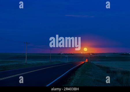 Moonrise near the September equinox, on the evening of September 21, 2021. Stock Photo