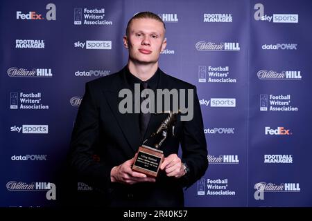 Erling Haaland with his FWA trophy during the FWA Footballer of the Year awards held at the Landmark Hotel, London. Picture date: Thursday May 25, 2023. Stock Photo