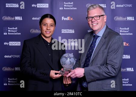 Sam Kerr (left) with her FWA women’s player of the year trophy alongside chair of the FWA John Cross during the FWA Footballer of the Year awards held at the Landmark Hotel, London. Picture date: Thursday May 25, 2023. Stock Photo