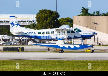 Ocean Tropic Airways Cessna 208B Grand Caravan Aircraft Fort Lauderdale Airport in the USA Stock Photo