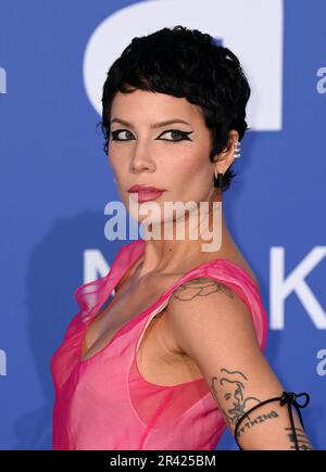 Antibes, France. 26th May, 2023. Cannes, France. May 25th, 2023. Halsey arriving at the 29th annual amfAR Gala Cannes part of the 76th Cannes Film Festival, Hotel du Cap, Eden Roc. Credit: Doug Peters/Alamy Live News Stock Photo