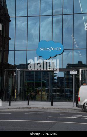 Dublin Docklands, Dublin 1, Ireland, 29th March 2023. Salesforce Tower Dublin Glass Office block entrance Stock Photo