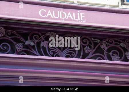 Bordeaux , Aquitaine  France - 05 19 2023 : Caudalie chain text sign and logo brand on facade shop of cosmetics in France Stock Photo