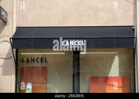 Exterior of the French luxury designer store Louis Vuitton on Königsallee  in Düsseldorf. Königsallee is Düsseldorf's popular shopping boulevard Stock  Photo - Alamy