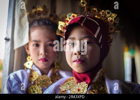 Traditional costumes during a bugis weeding in Sulawesi, Indonesia ...