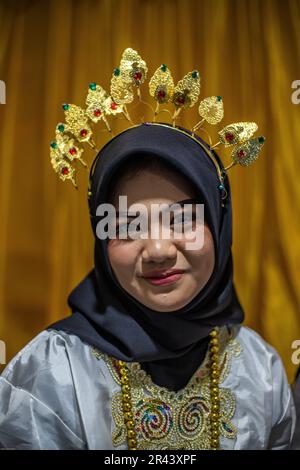 Traditional costumes during a bugis weeding in Sulawesi, Indonesia ...