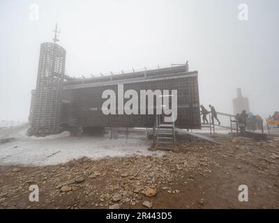 SNEZKA, GIANT MOUNTAINS - April 30, 2023. Group of people in fog on Snezka in Krkonose National Park. Very bad weather. Stock Photo