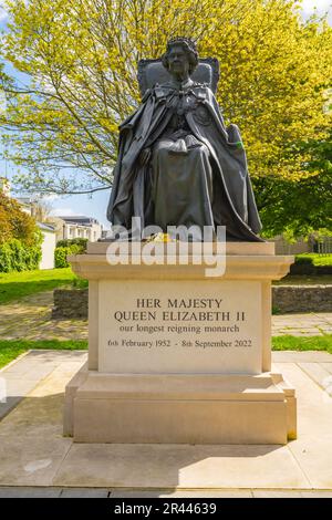 Statue of Queen Elizabeth II, Elizabeth Gardens  in Gravesend Kent on a spring day Stock Photo