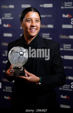 Sam Kerr with her FWA women’s player of the year trophy during the FWA Footballer of the Year awards held at the Landmark Hotel, London. Picture date: Thursday May 25, 2023. Stock Photo