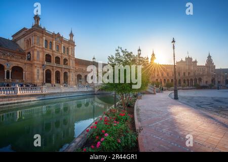 Plaza de Espana at sunrise with Puerta de Aragon Pavilion (Aragon Door) - Seville, Andalusia, Spain Stock Photo